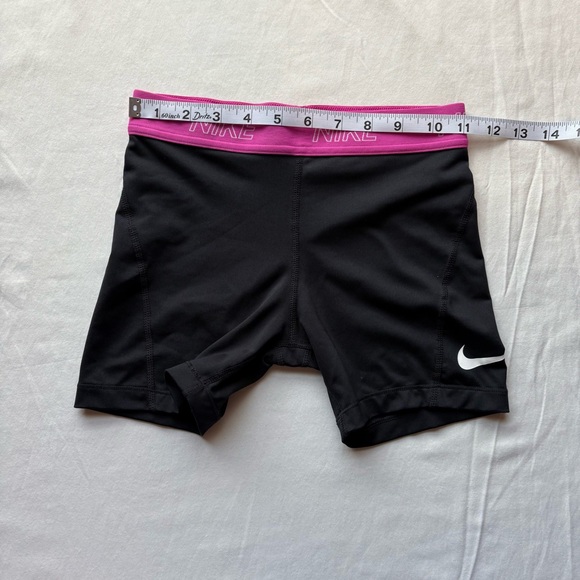 Nike Girls cotton shorts set fuchsia tie-dye  boxy shirt and blue biker shorts - Picture 13 of 16
